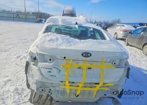 2021 Kia Forte Fe z USA, uszkodzony, nr VIN 3KPF24AD1ME321071